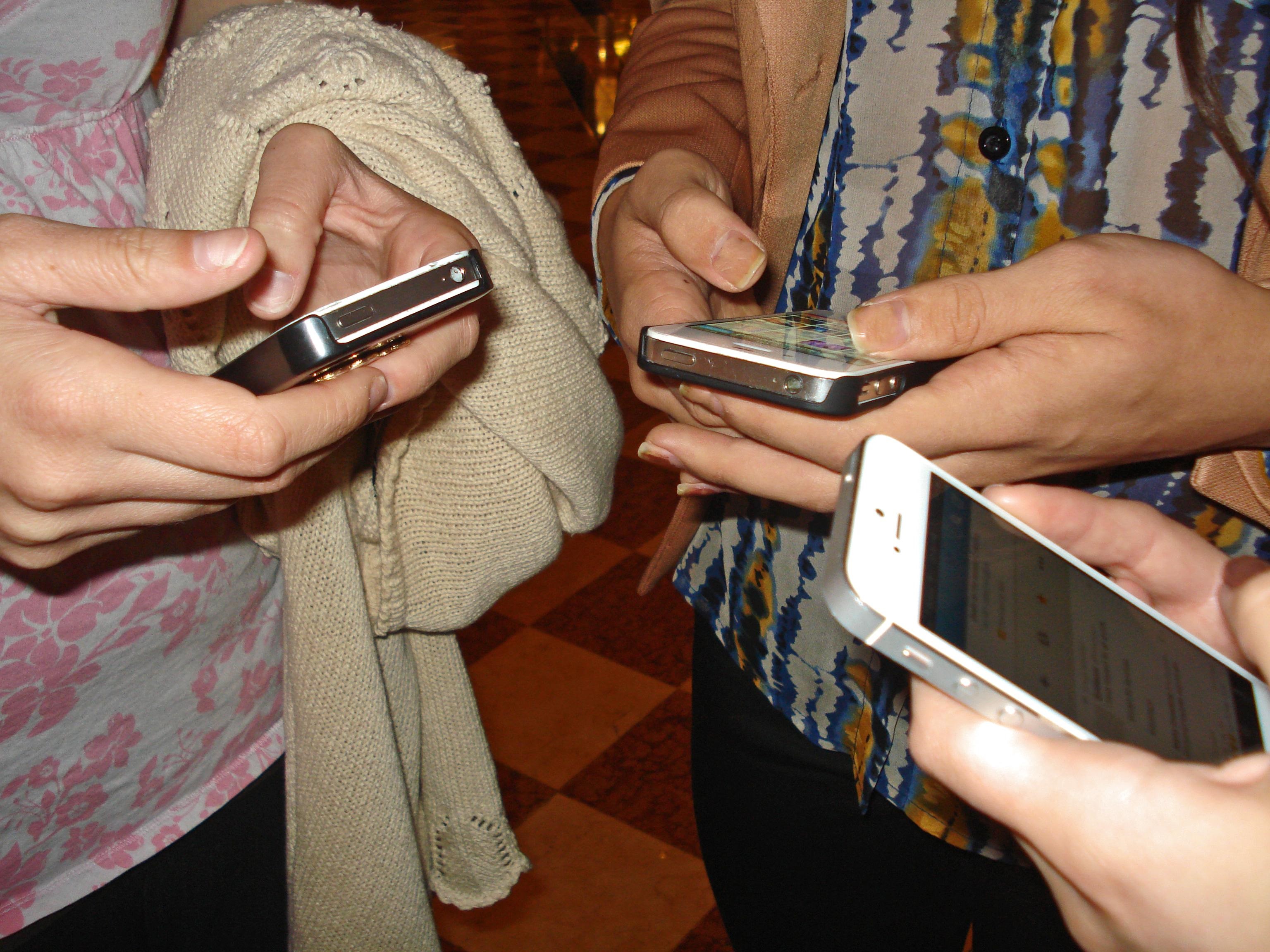 morgueFile-JessicaGale-iphones